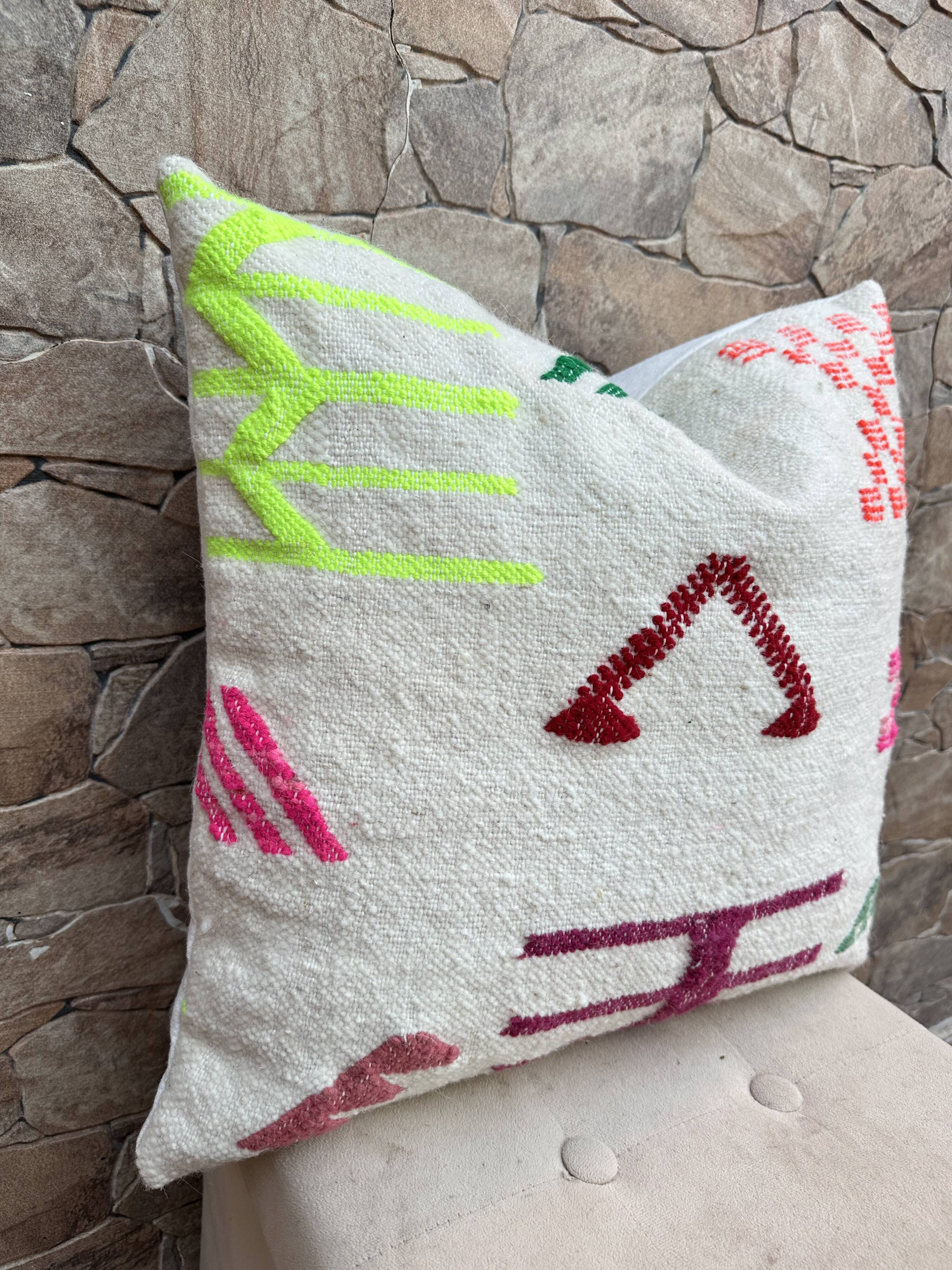 Handmade Berber wool cushion: Moroccan Kilim cushion (45x45cm)