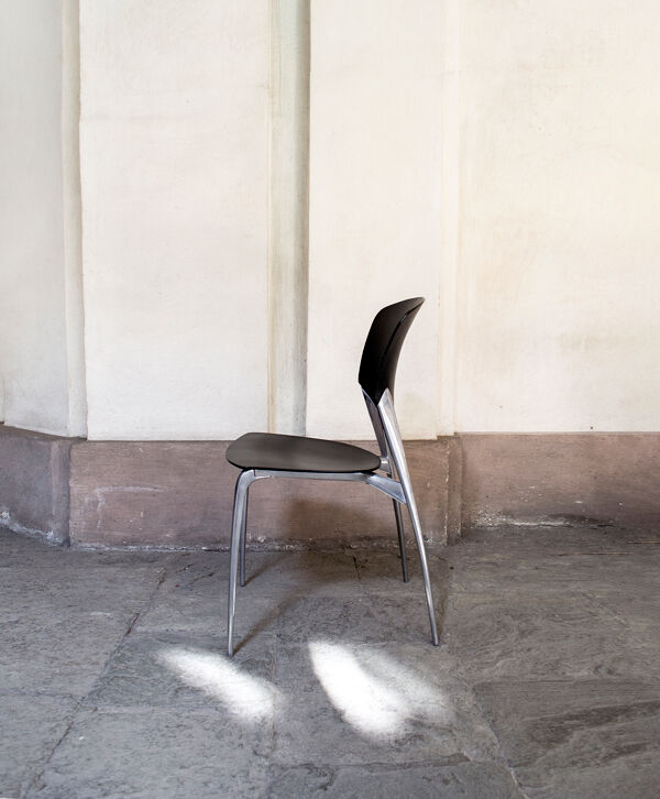 2 chaises empilablse Silla par Josep Llusca pour driade Italia Année 1995