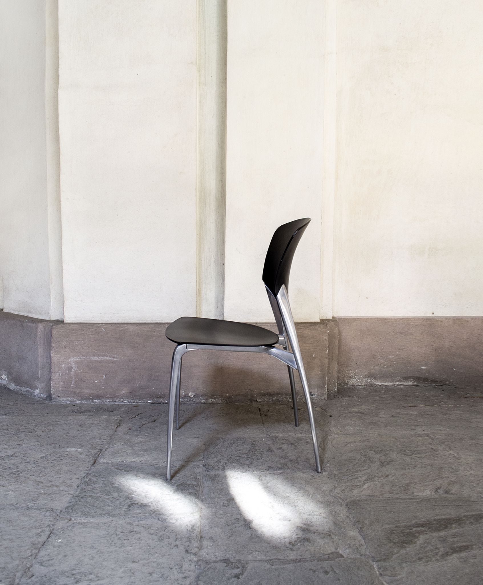 2 chaises empilablse Silla par Josep Llusca pour Driade Italia Année 1995