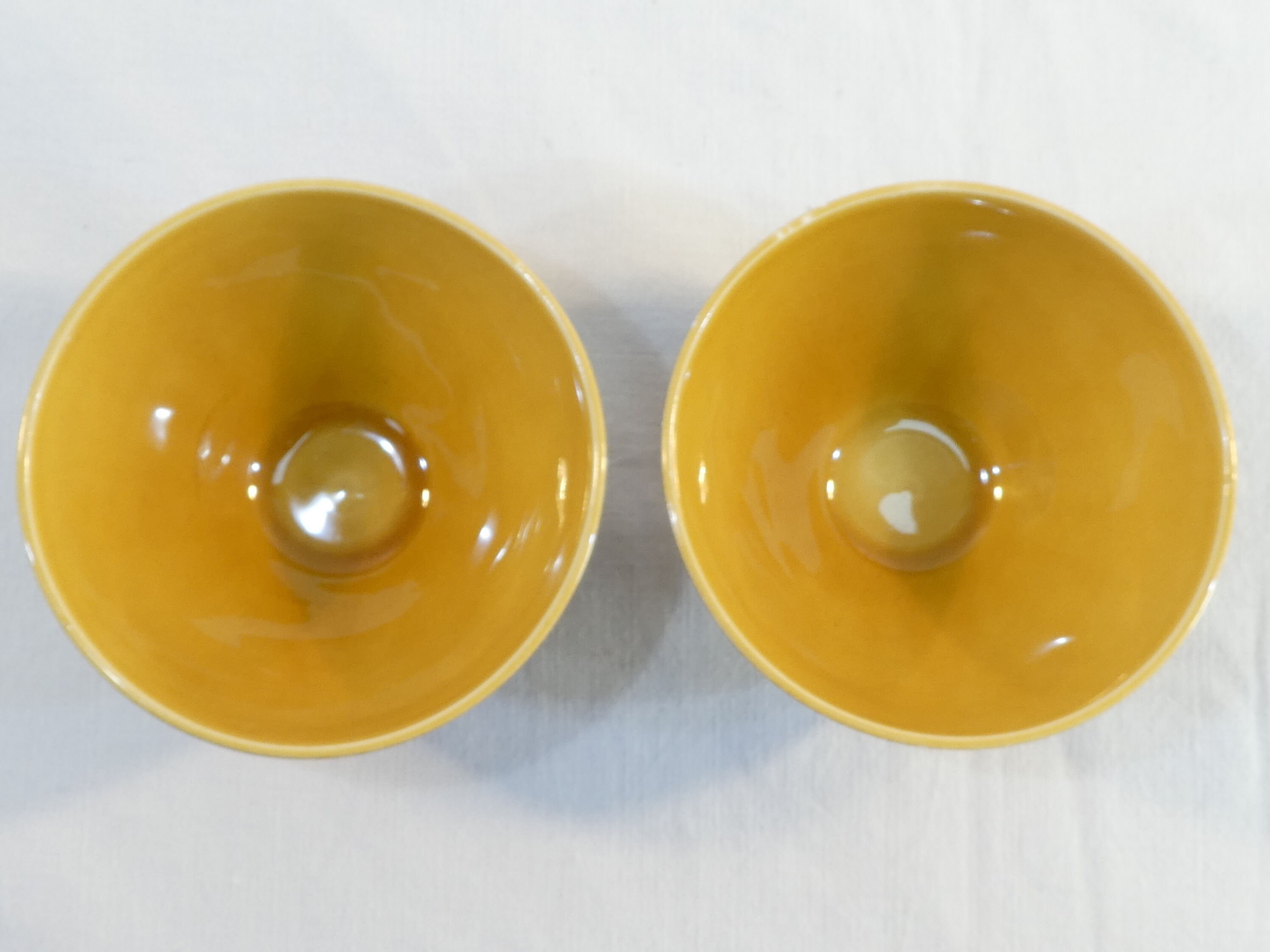 Paire de bols en faience de Sarreguemines marron pois jaune