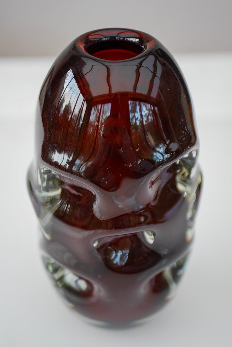 Mid-century modern handmade crystal vase in dark red by Börne Augustsson for Åseda