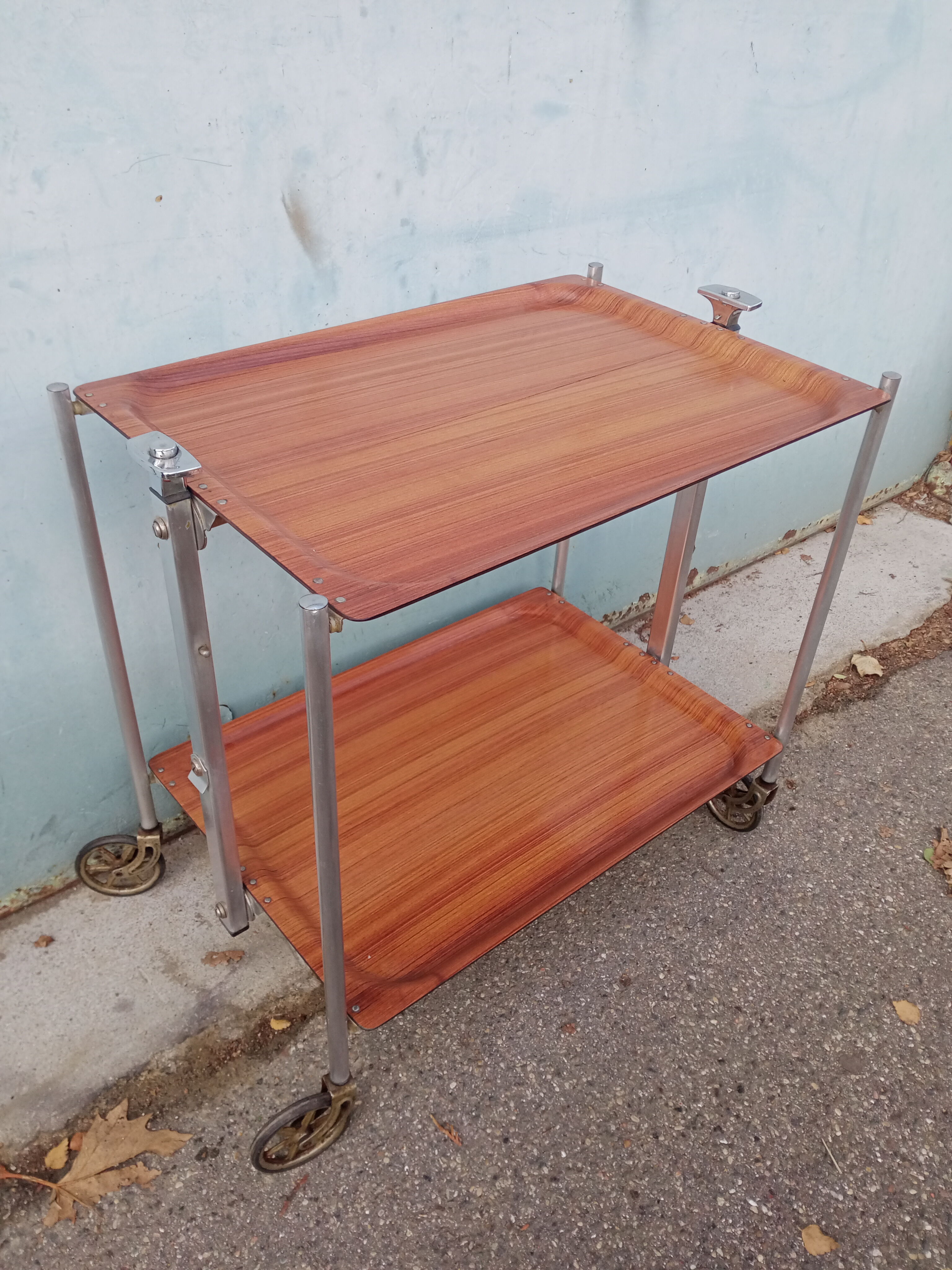 Vintage "textable" rolling service