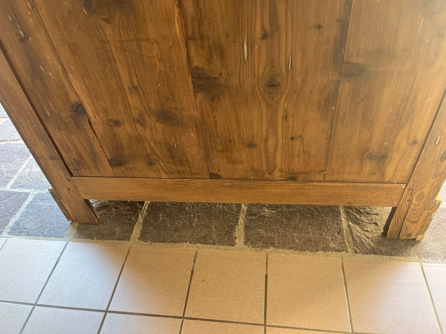 Parisian wardrobe/hosiery