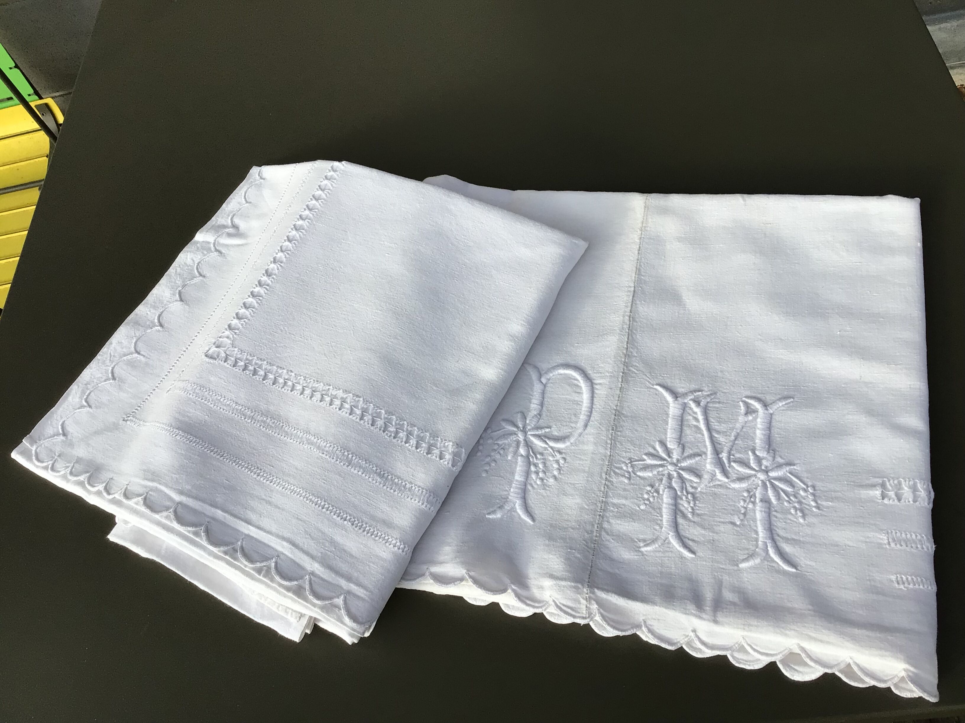 Embroidered sheet PM scalloped edge triple day central seam