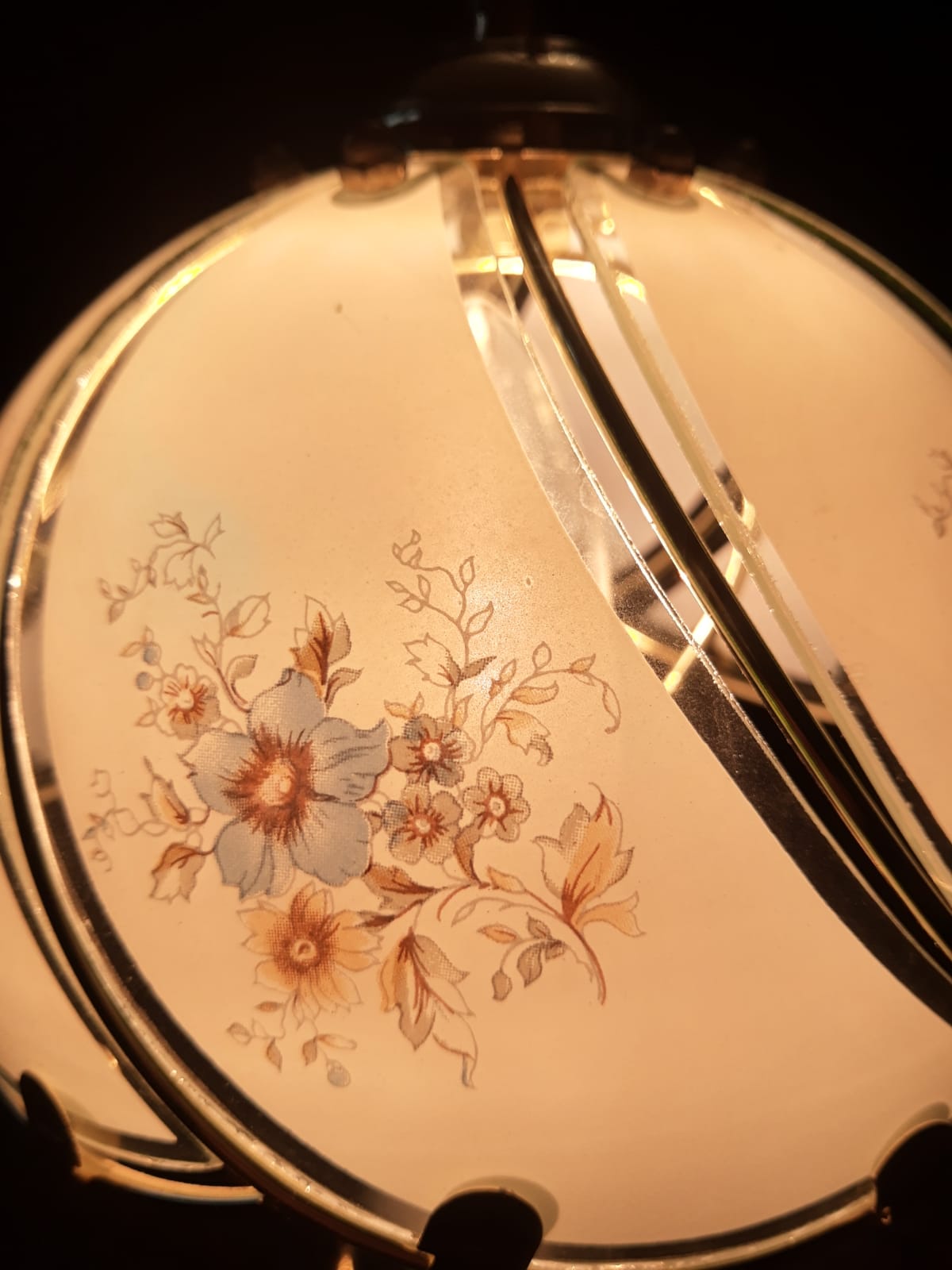Tiffany style table lamp vintage floral motifs