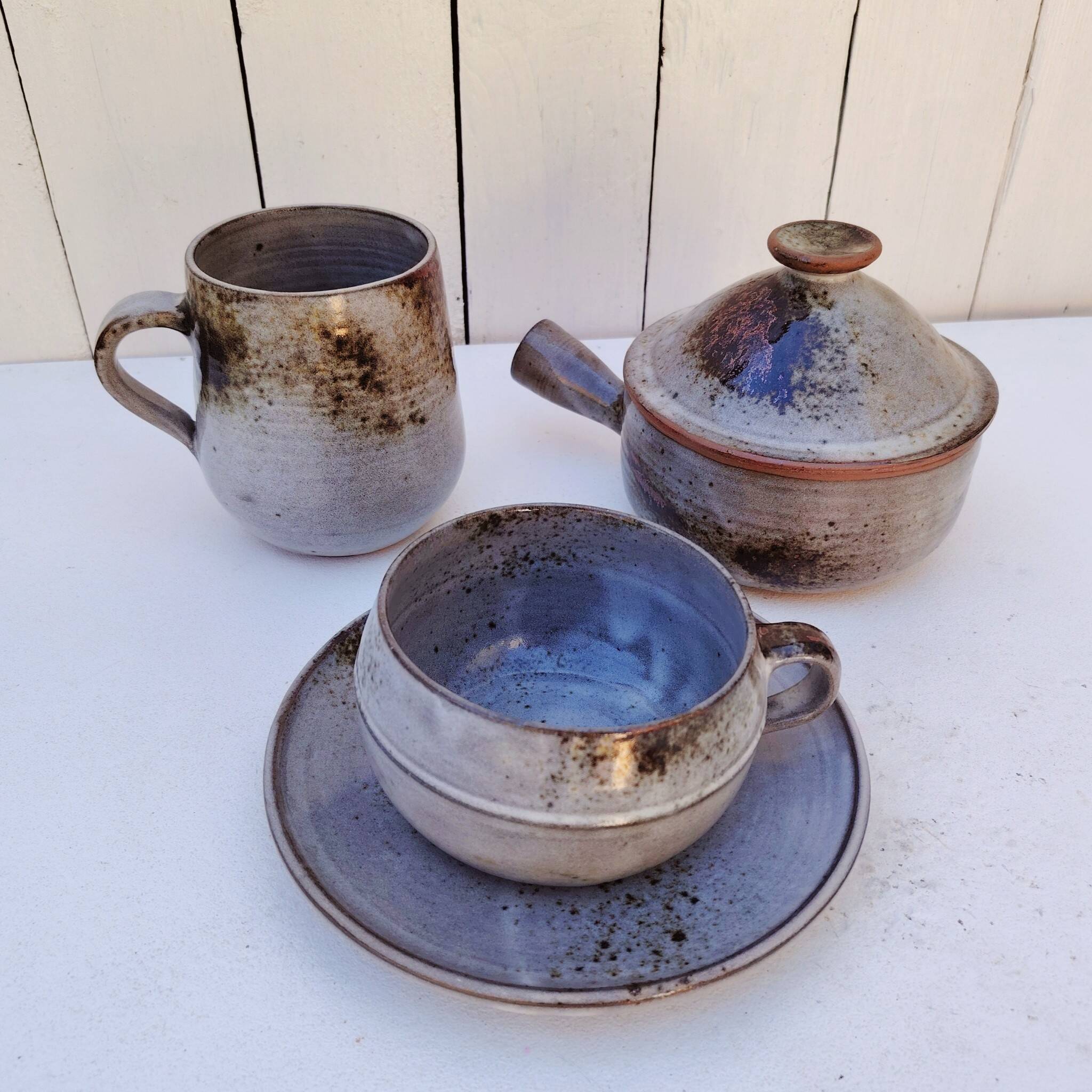 Cup, mug and ceramic fondue pot, Chantal & Thierry Robert