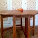 Drop-leaf gateleg table
