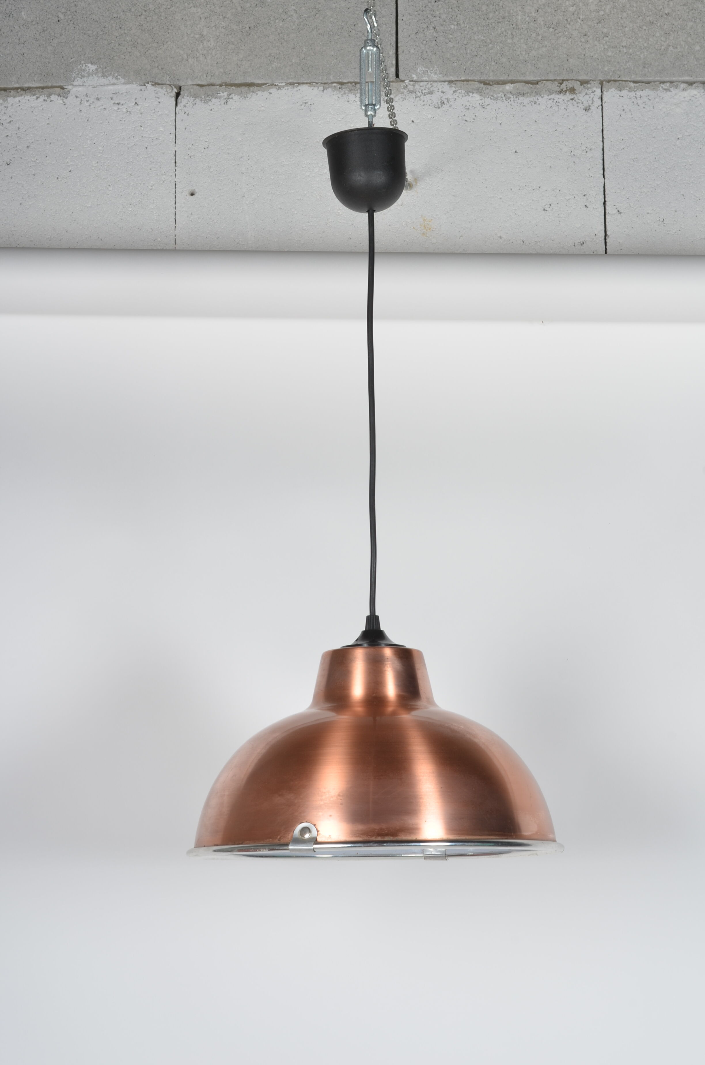 Pink copper aspect suspension