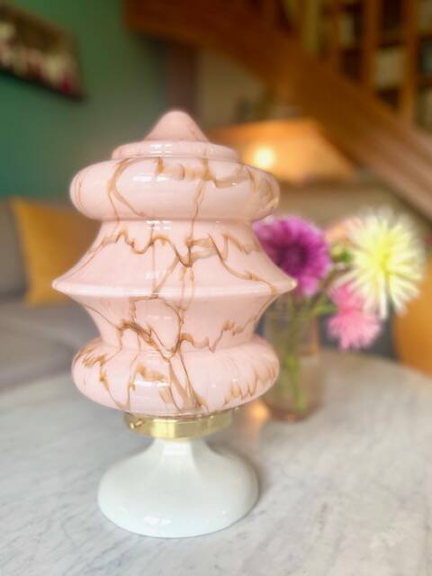 Lampe art déco en opaline marbrée et porcelaine