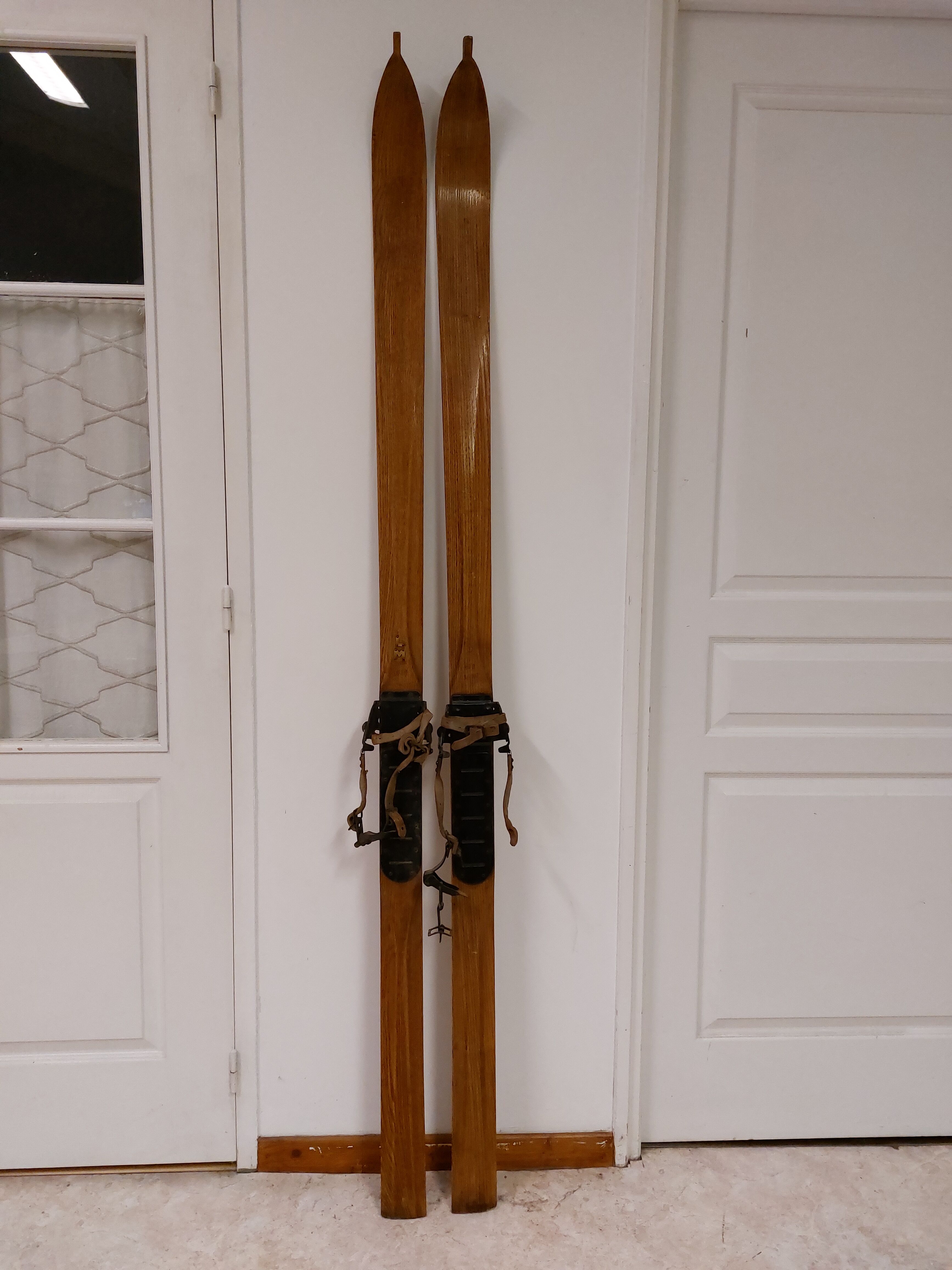 Pair of old wooden skis 195 cm