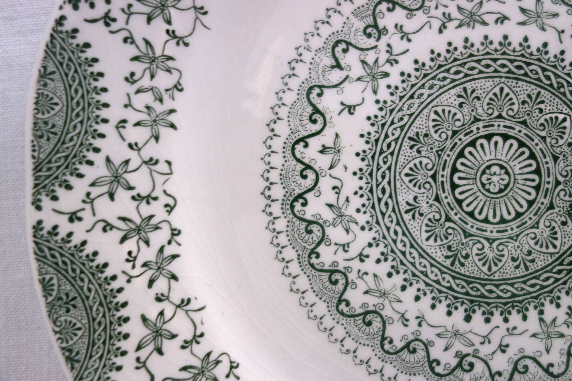 8 flat plates Fine Ware earthenware