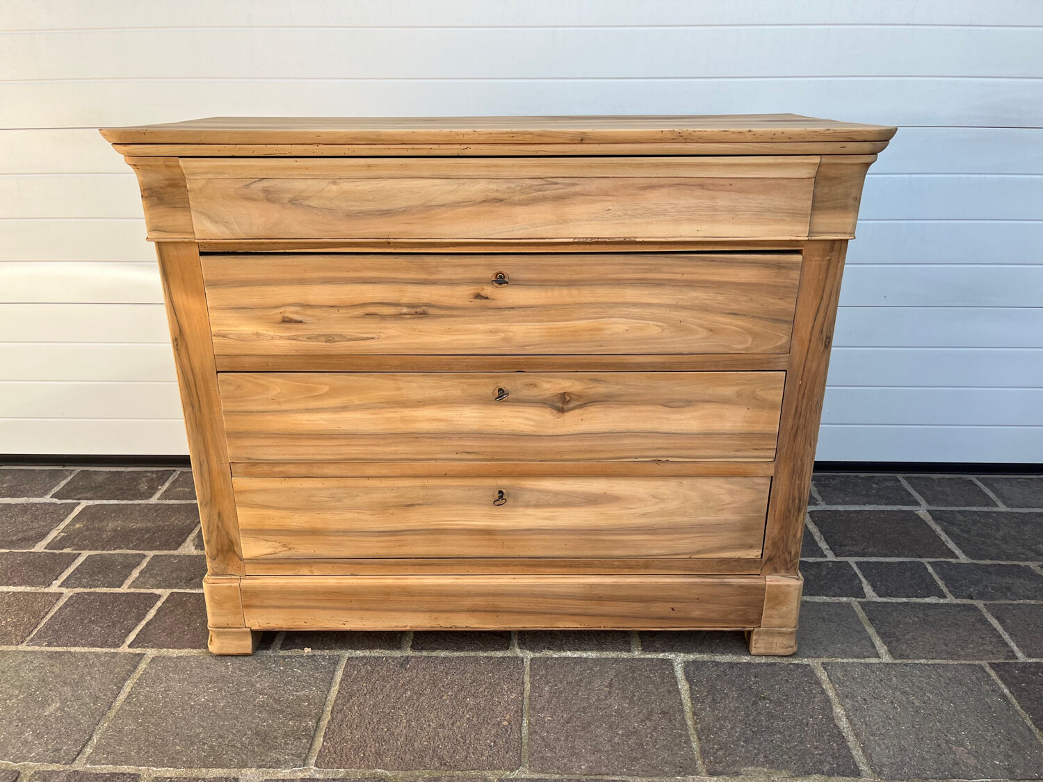 Commode parisienne