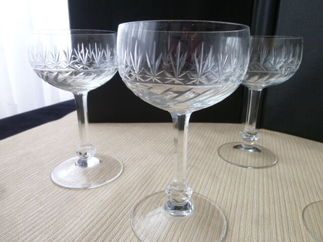 Set de 4 verres à pied en verre taillé pour vin rosé ou blanc