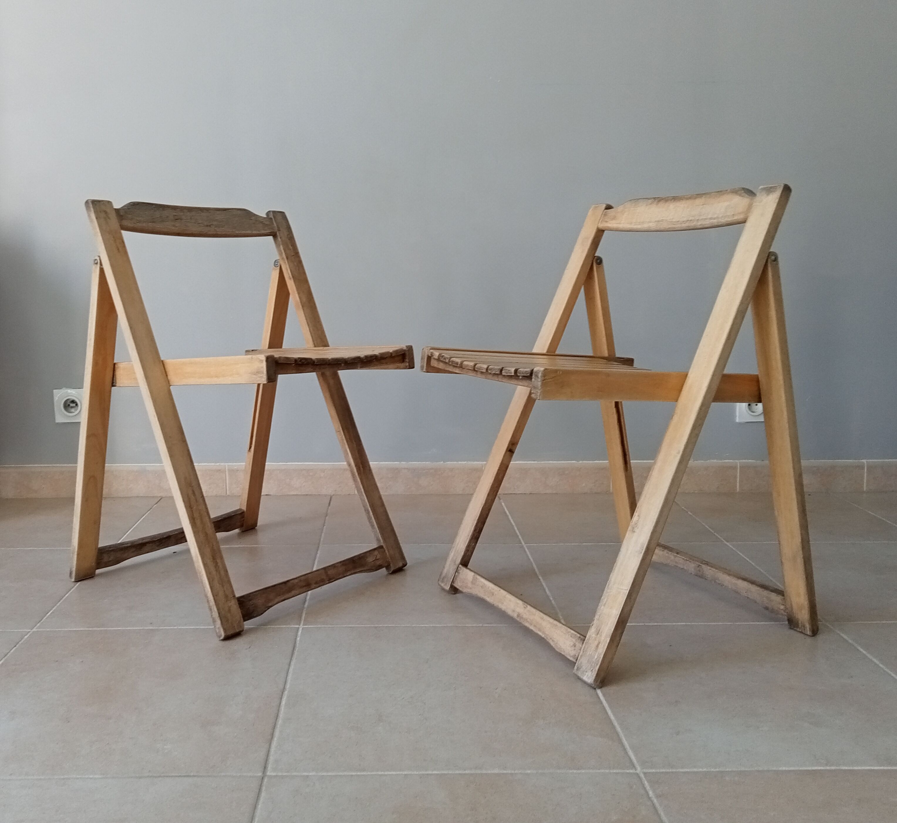 Pair of vintage folding chairs 60s