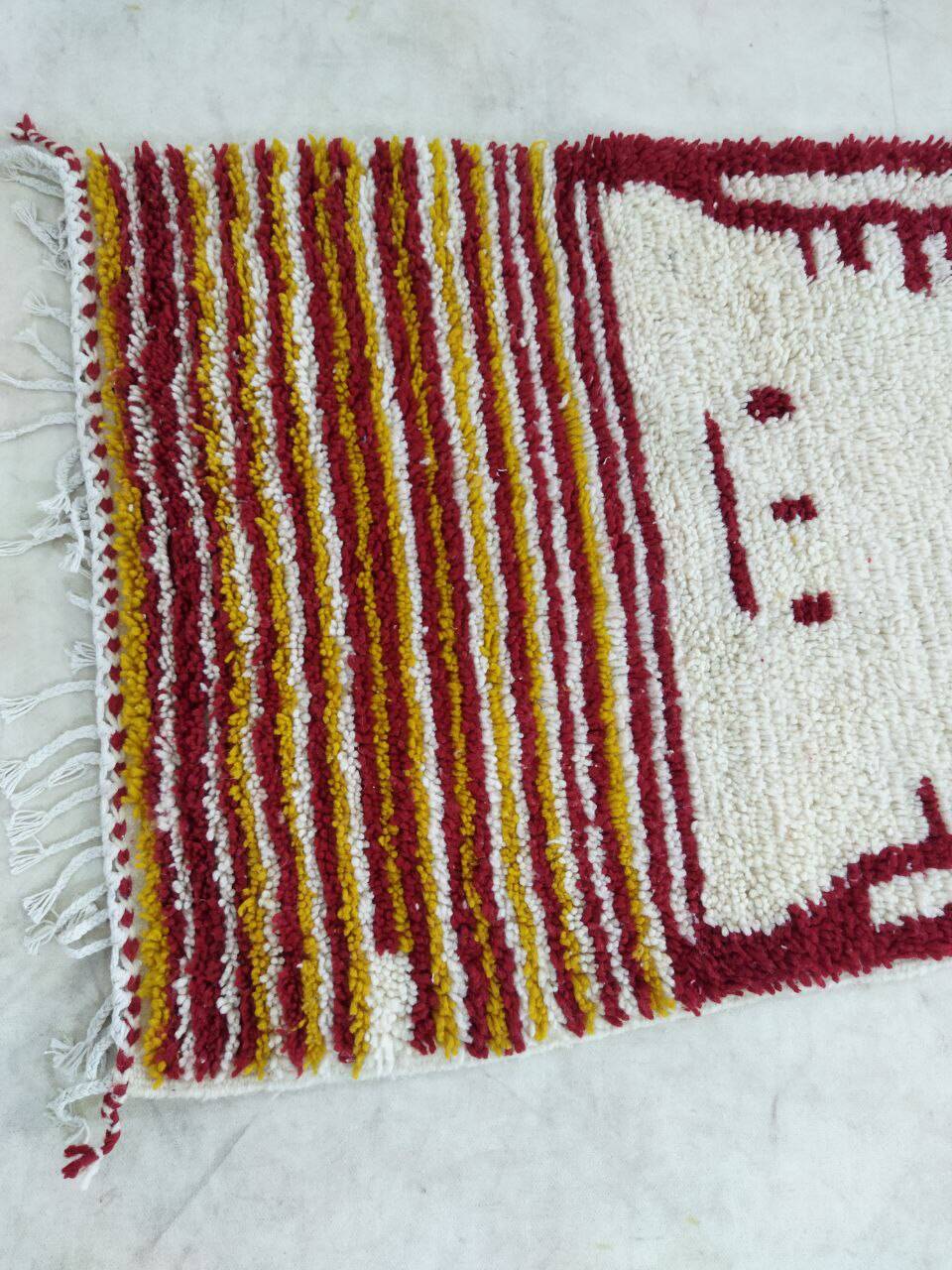 Handmade moroccan berber rug 317 x 80 cm
