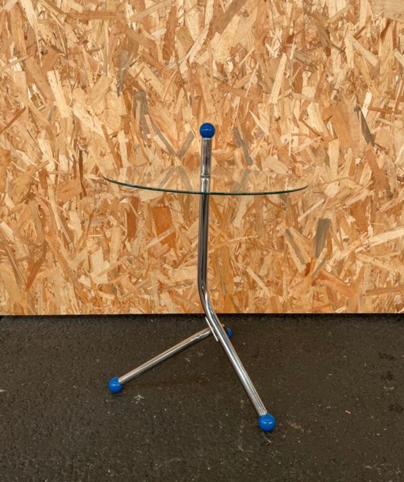 Vintage pedestal table style memphis