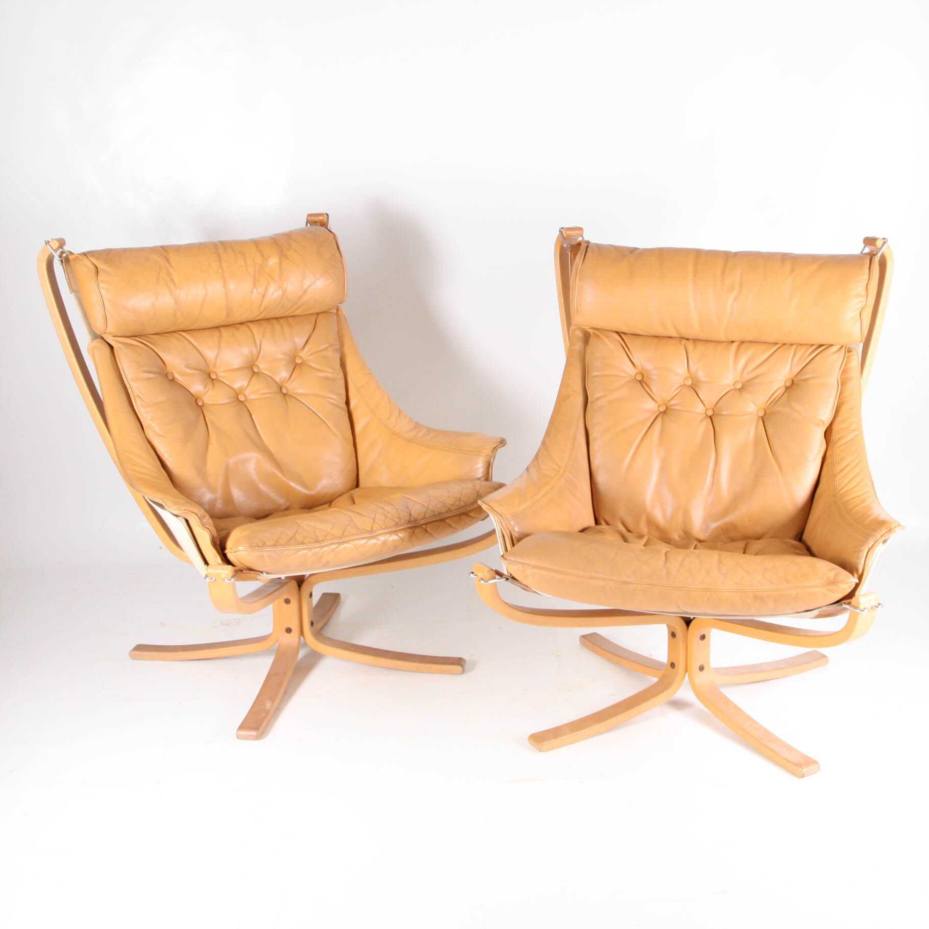 Pair of armchairs produced by Poltrona Frau