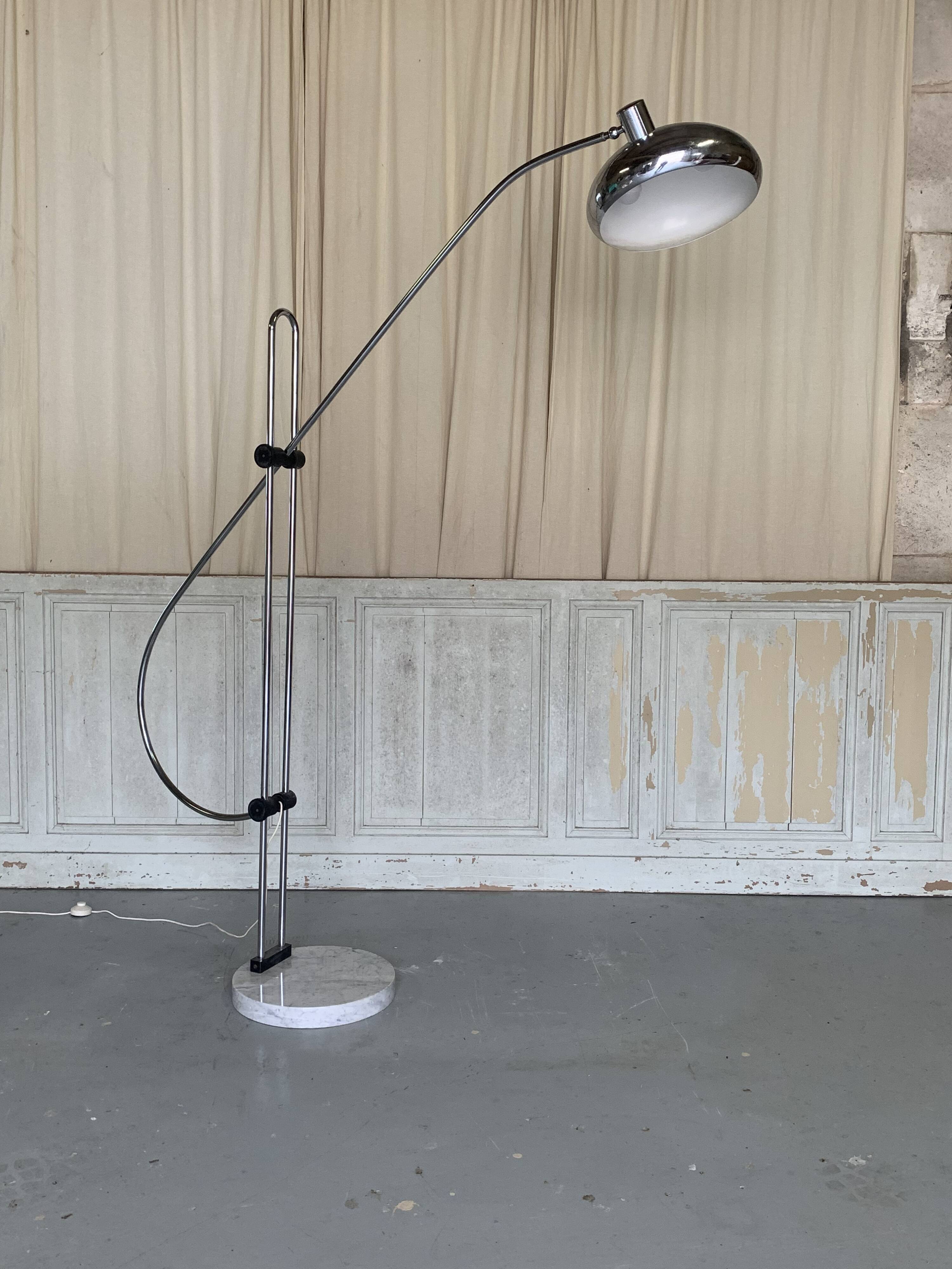 Large adjustable "Arc" lamp in marble and chrome, Italian design from the 1970s.