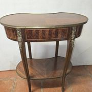 Table d'appoint rognon style Louis XVI en marqueterie