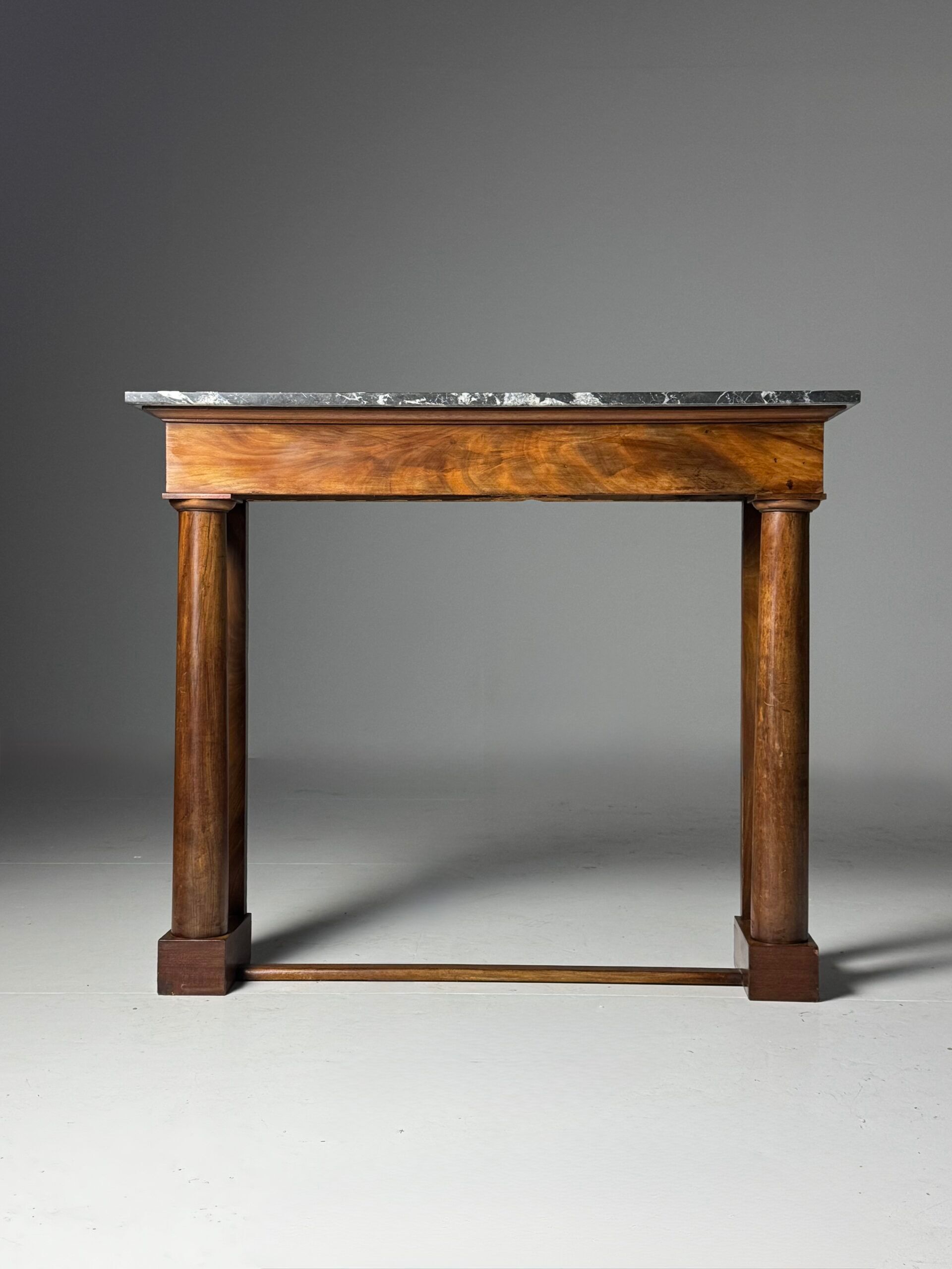 Table d'appoint en acajou de style Empire, 19e siècle