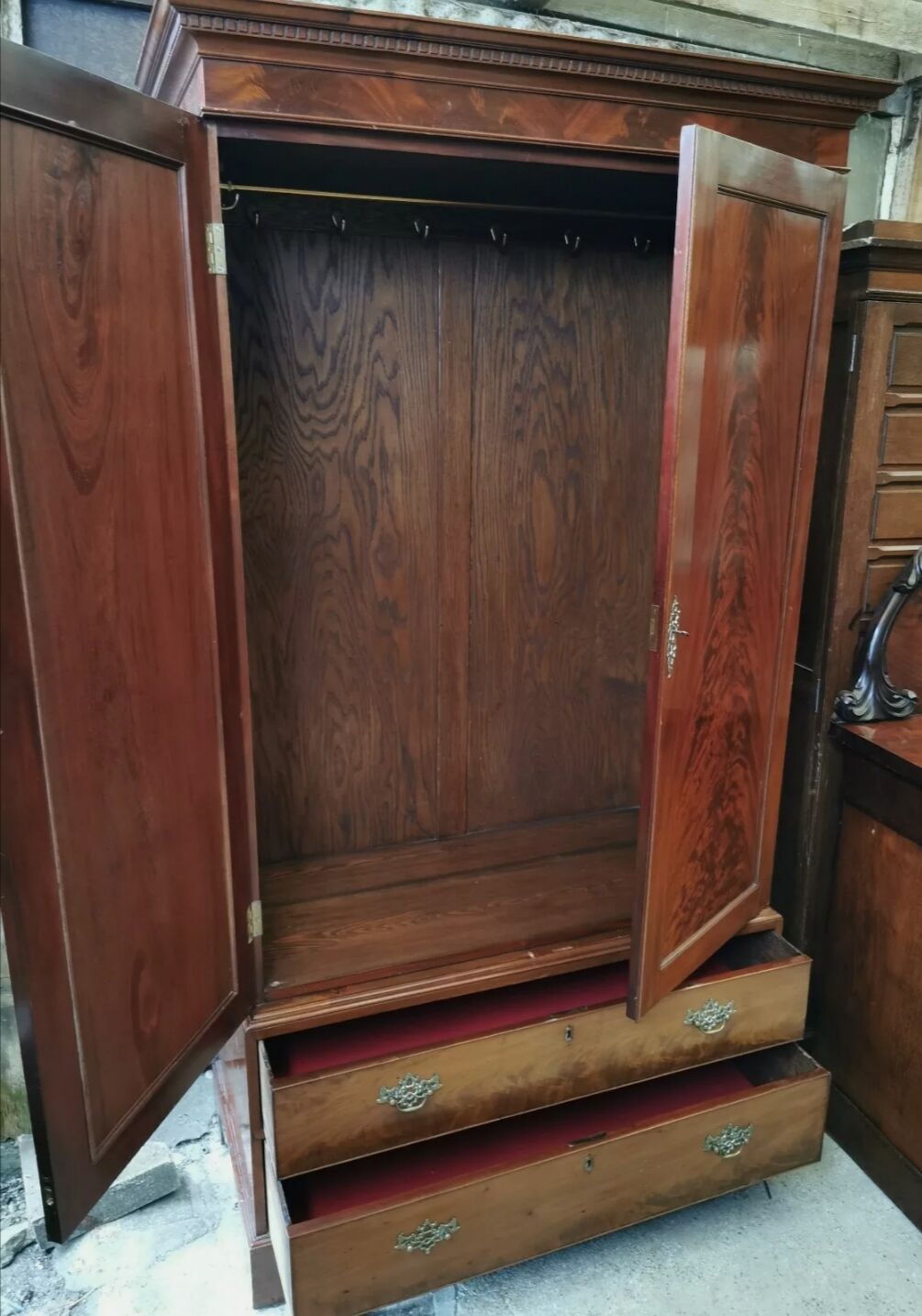 Very beautiful old English cabinet made of solid 19th century mahogany