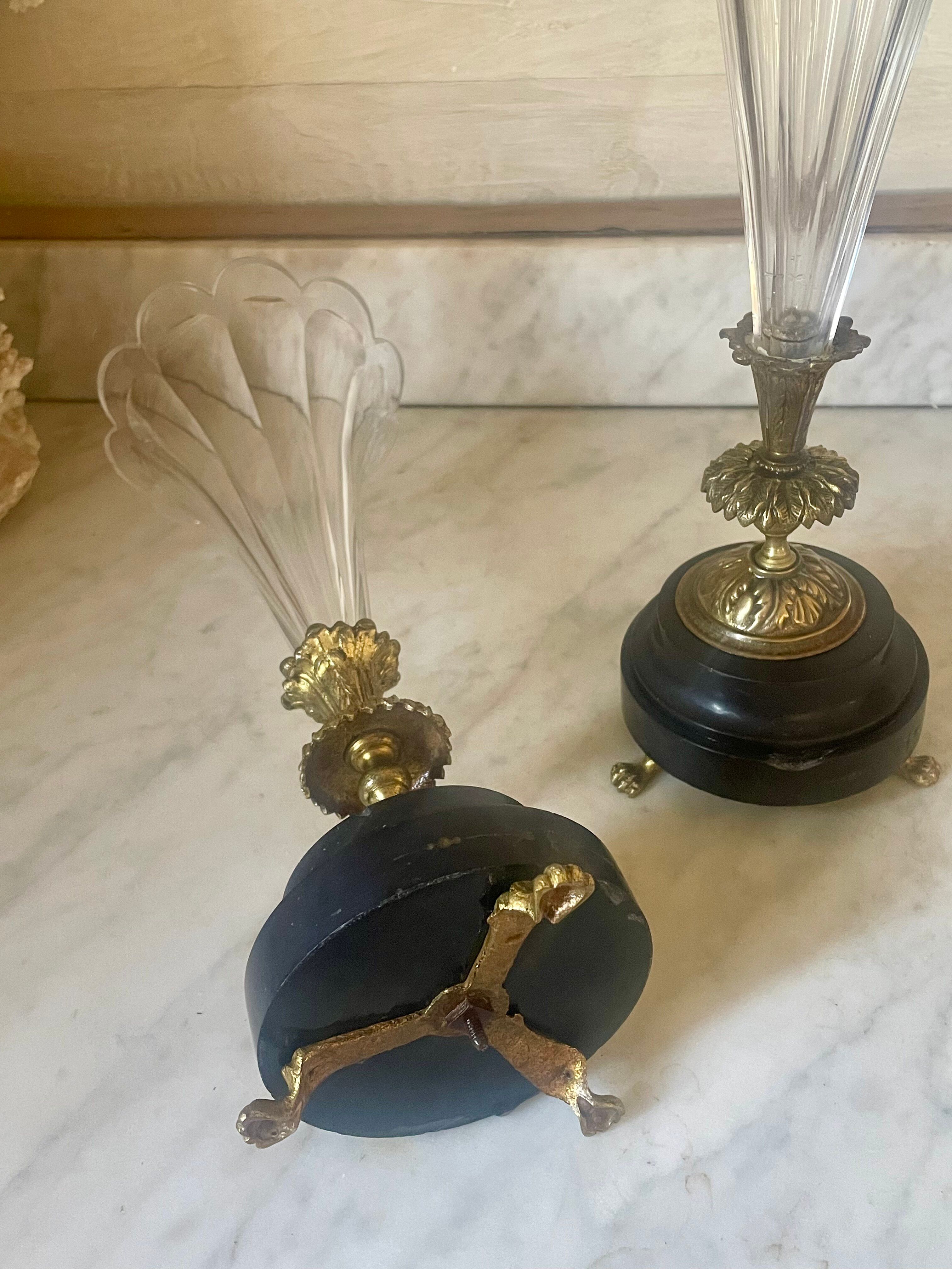 Paire de vases cornets cristal, onyx et bronze