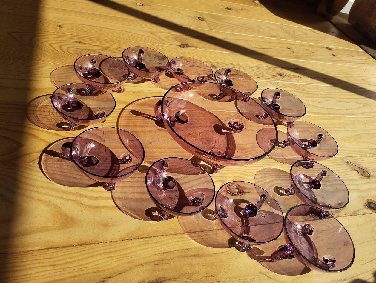 Rare amethyst blown glass cream service tripod - 13 pieces - Condition