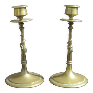 Paire de bougeoirs ornés