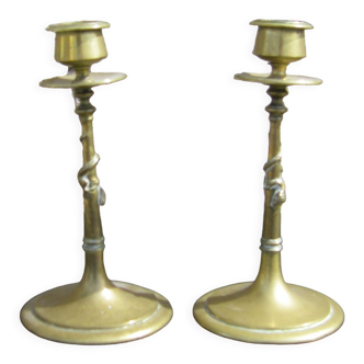 Pair of candlesticks decorated with lizards