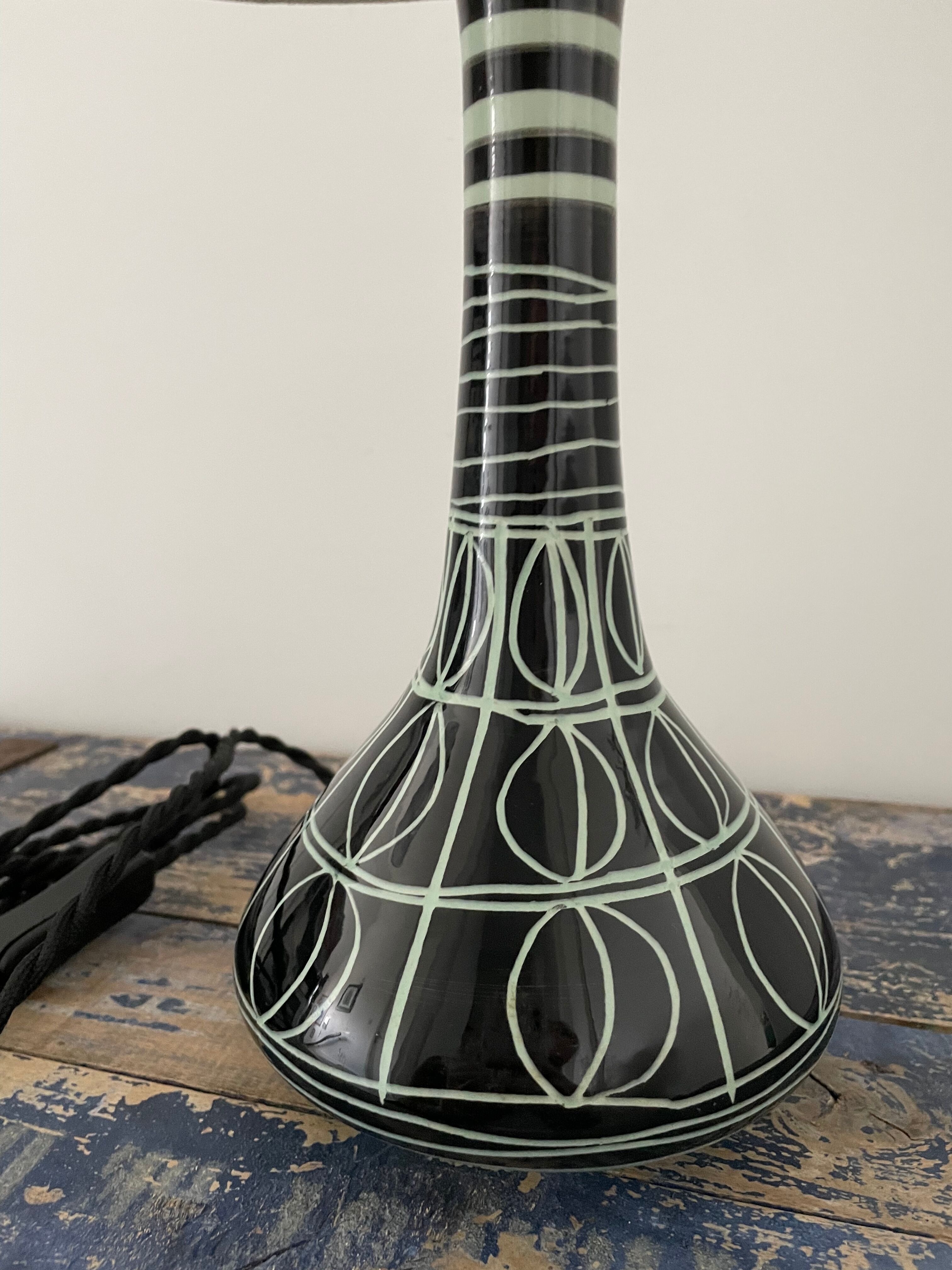 Vintage ceramic table lamp with electrified patterns to nine