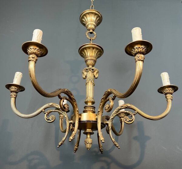 Lustre en bronze aux têtes de béliers de style Louis XVI dans le goût de la Maison Jansen