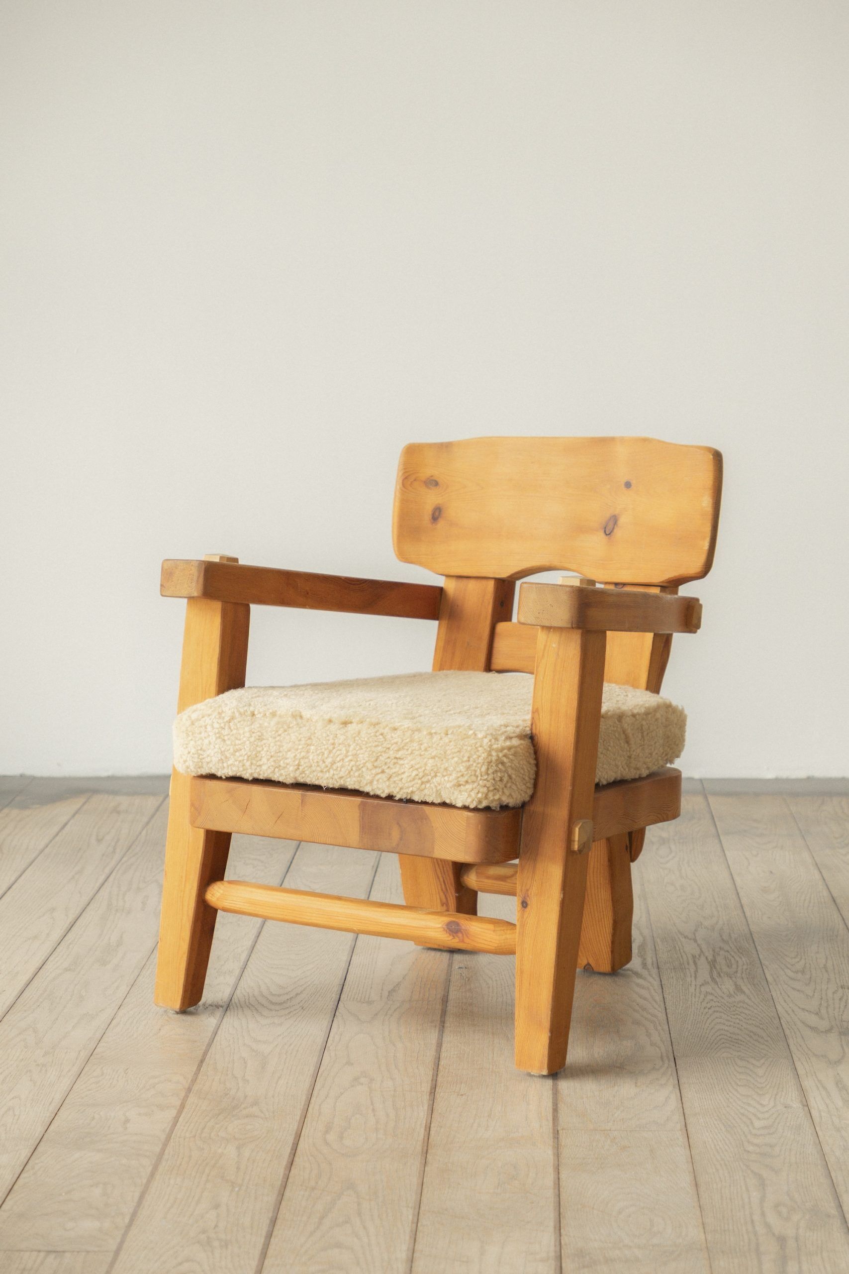 Stig Sandqvist, solid pine, lounge chair (pair)