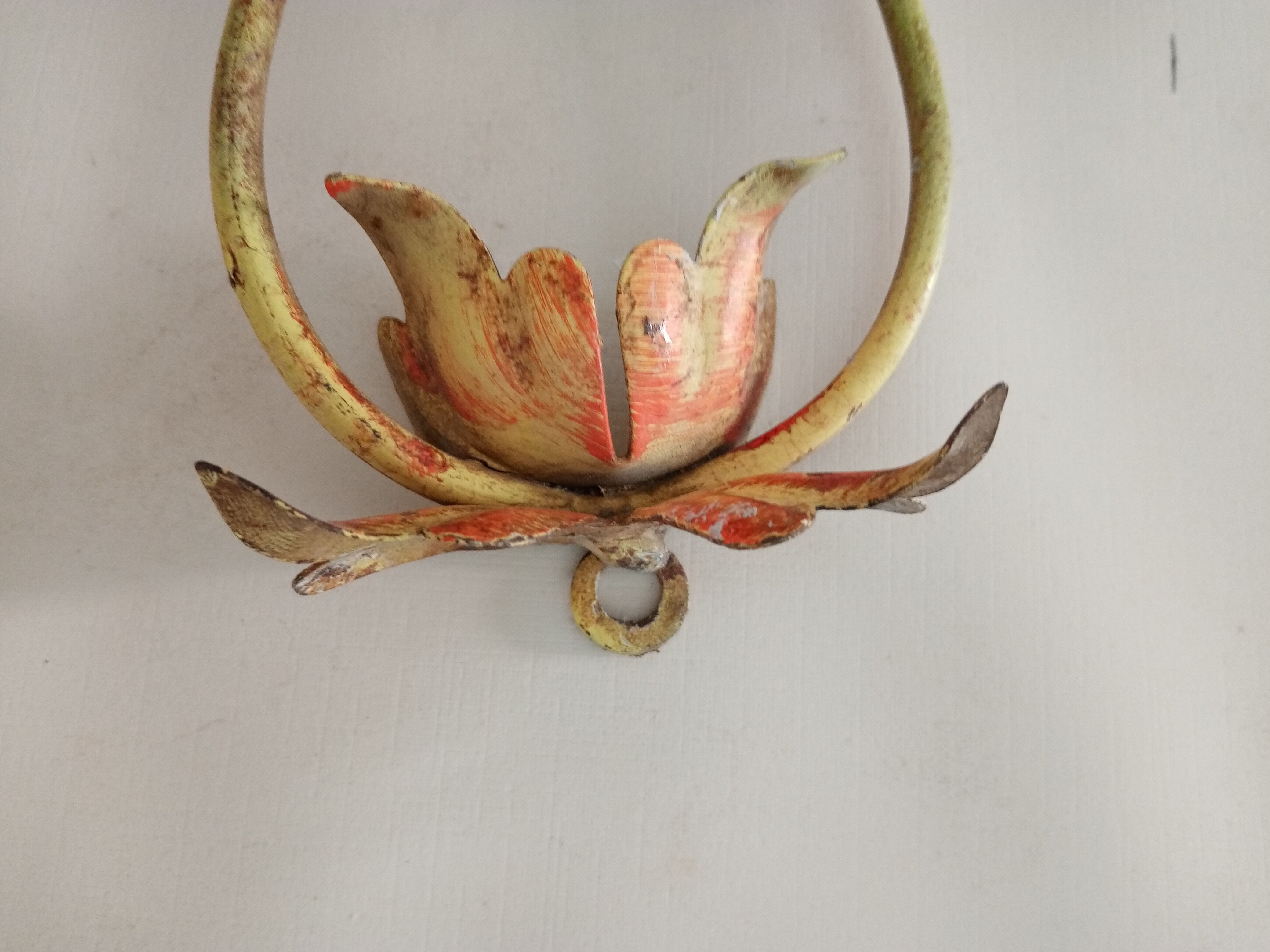 Pair to sconces metal floral decoration