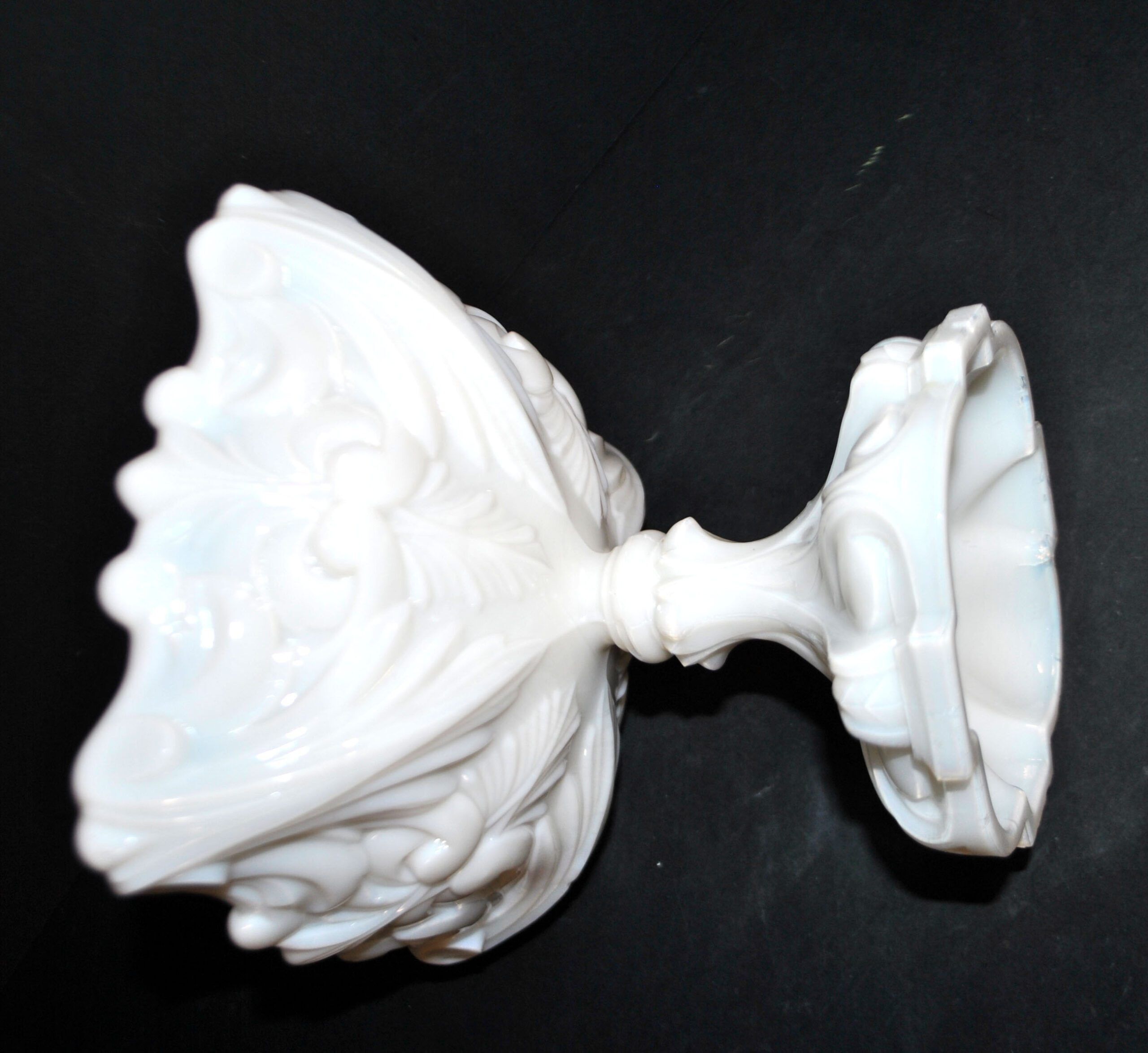 Opaline de Vallerysthal chalice cup Art Nouveau 1910 white opaline H16cm