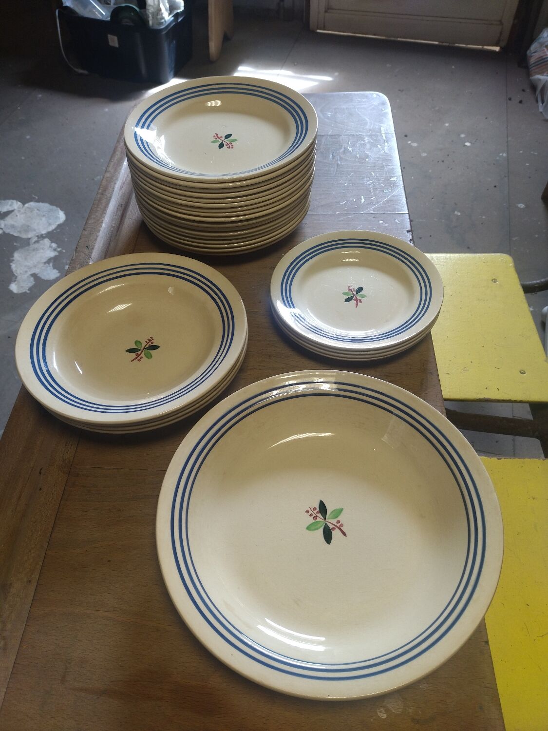 Lot plates of Gien - Model Yvonne