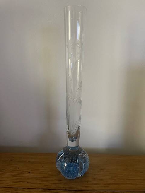 Old soliflore vase in bubbled glass and engraved with flowers and foliage