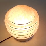 Plafonnier ou lampe à poser abat-jour opaline rose et support porcelaine– années 50