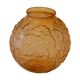 Vase boule en verre depoli rose, fleurs en relief, art deco