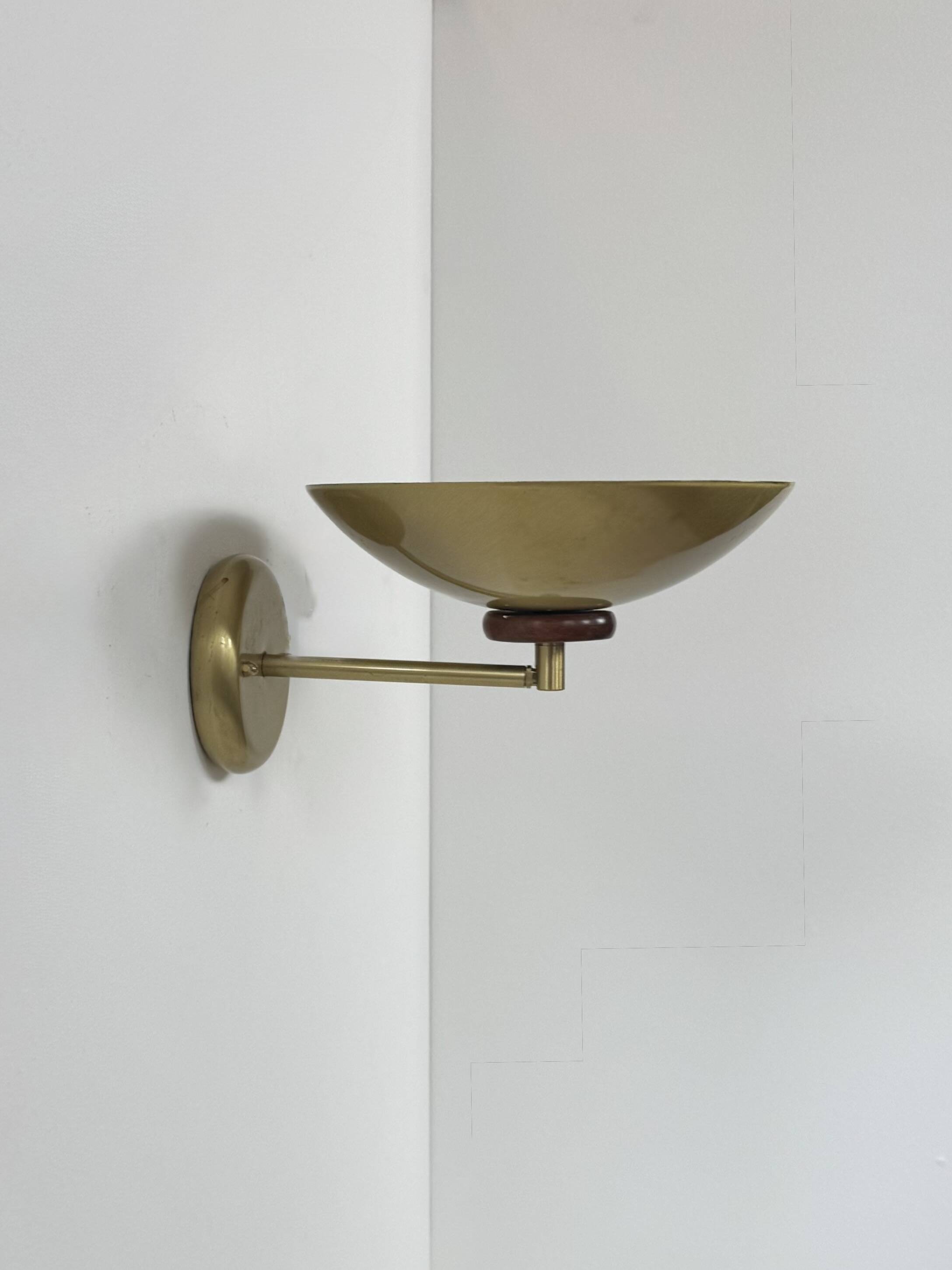 Vintage adjustable wall light, brass and wood, France 1970.