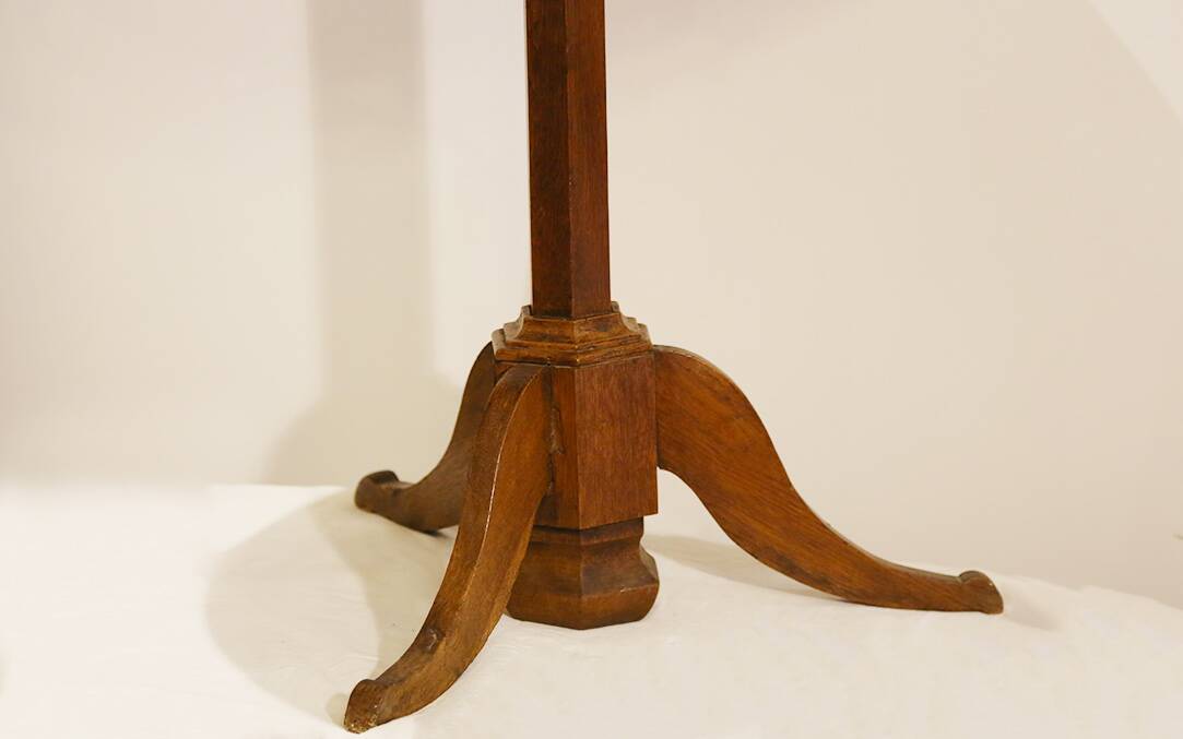 Guéridon tripode Directoire Plateau pliable, XVIIIe