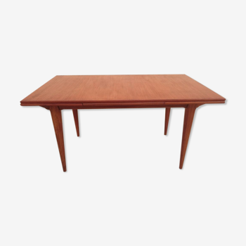 Scandinavian table in teak with  extensions