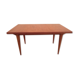 Scandinavian table in teak with  extensions