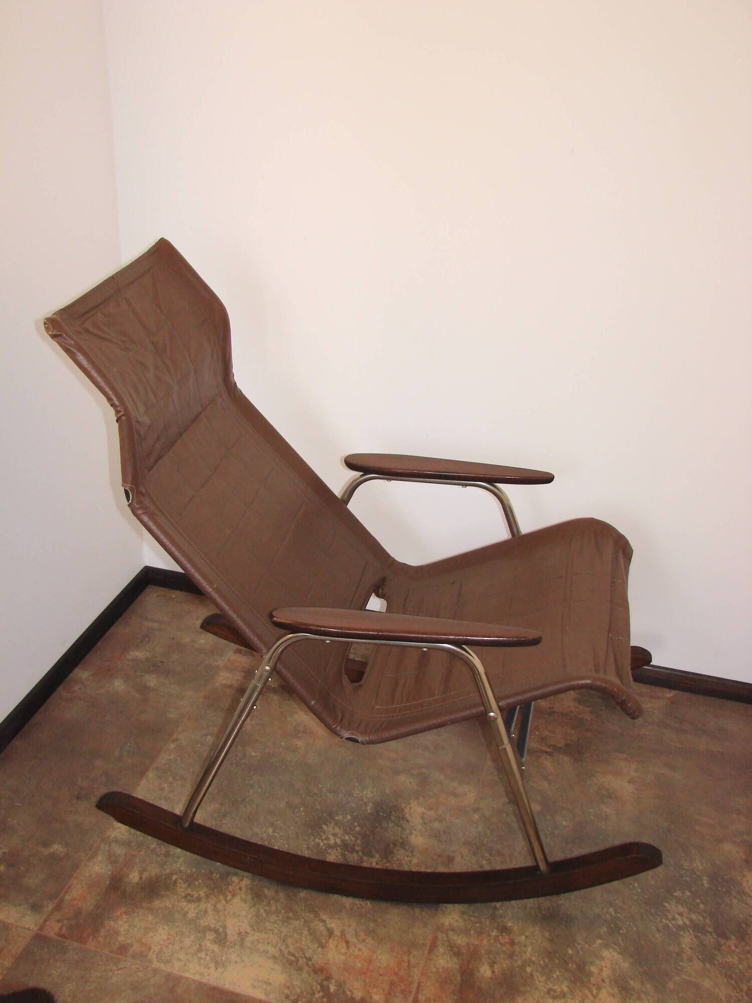 Folding rocking chair designed by Takeshi Nii, 1950s.