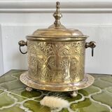 Boîte ou coffret ancien en laiton gravé