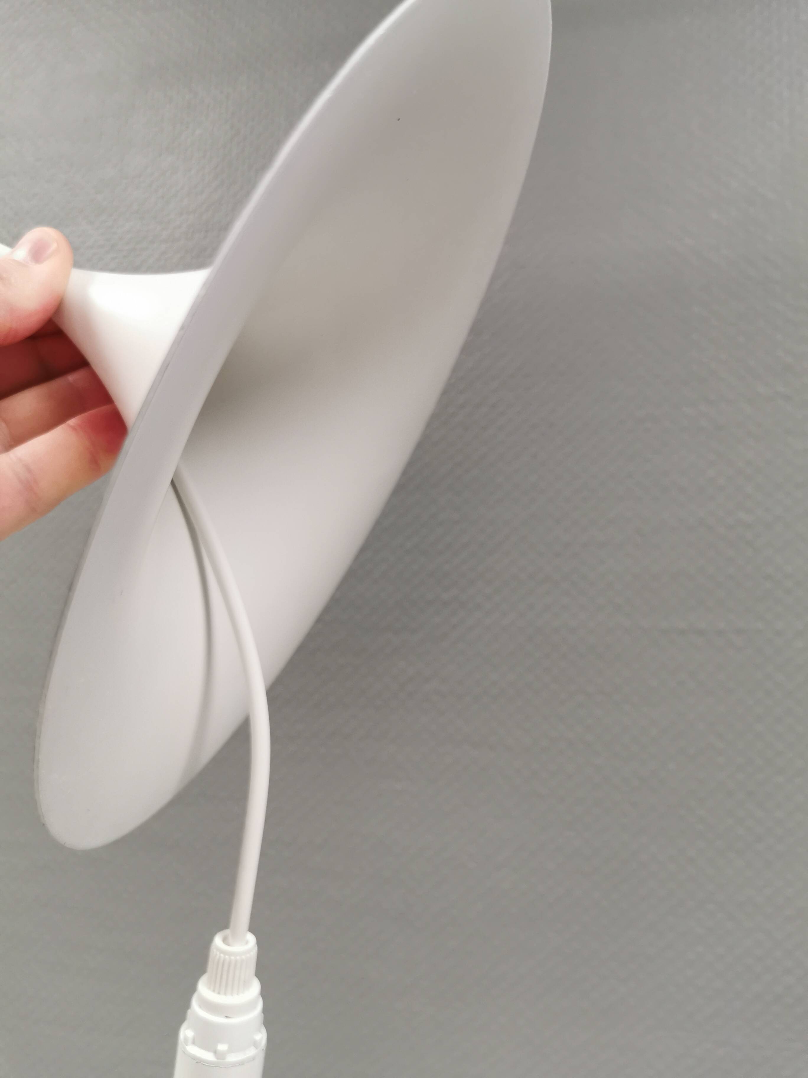 Small slim hanging lamp model Semi.