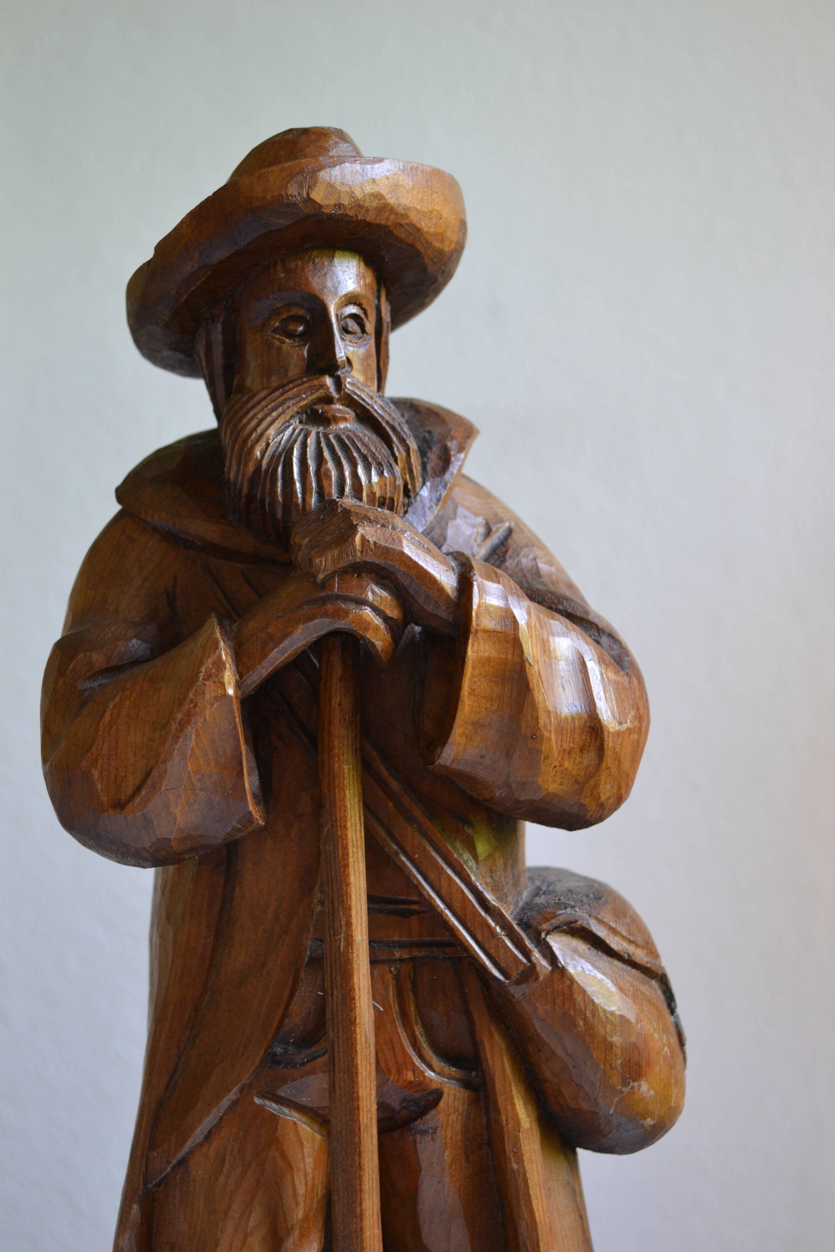 Large wooden sculpture of a man with his grain shovel 52 cm