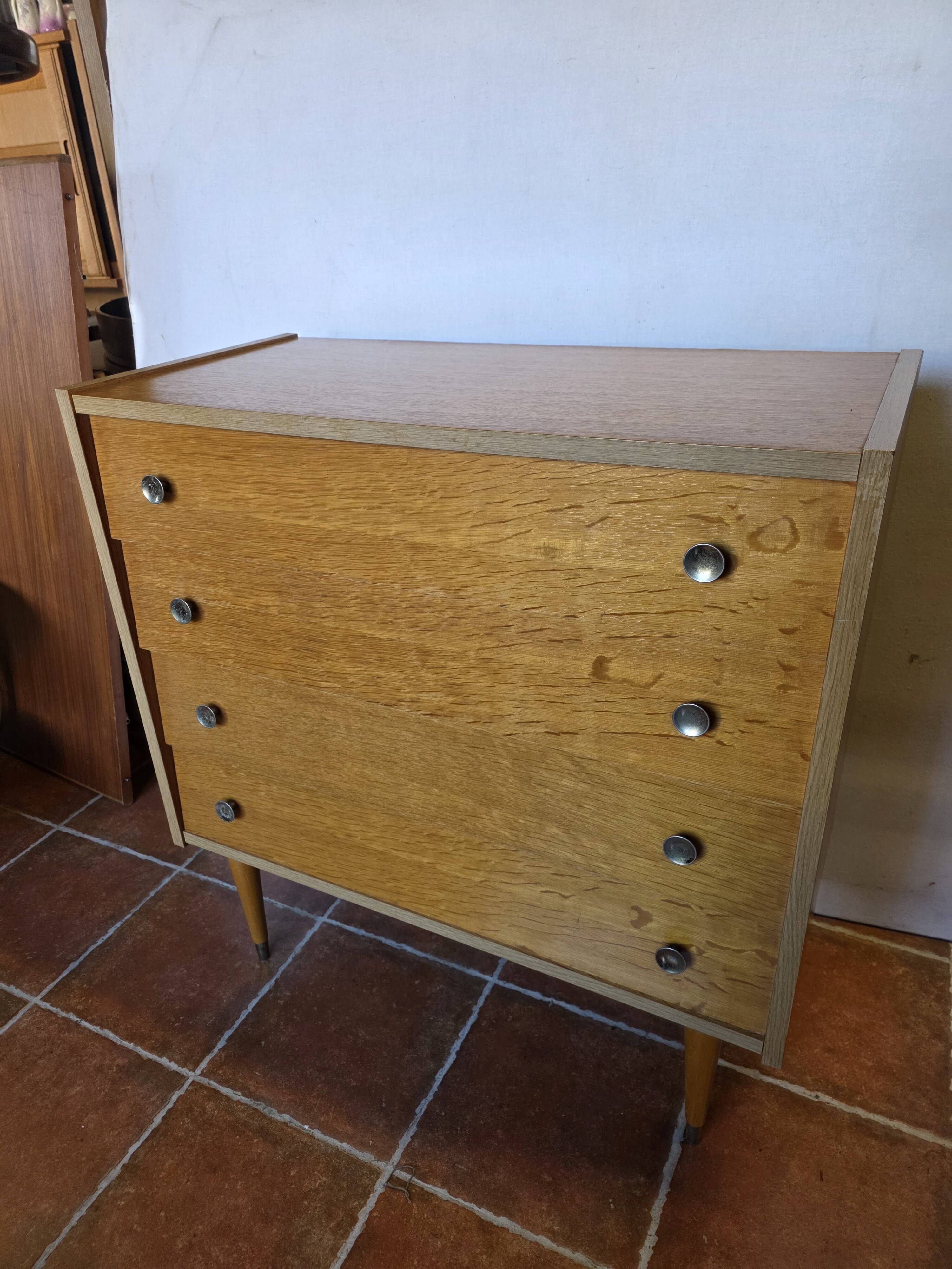 Vintage oak chest of drawers from the 1960s (4 drawers)