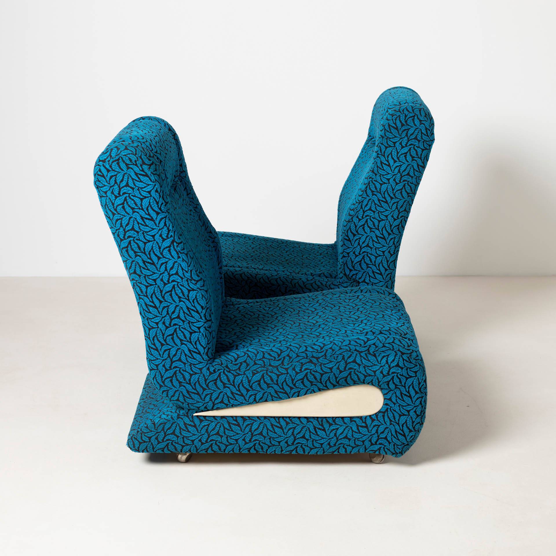 Set of 2 space-age lounge chairs in blue pattened upholstery, 1970s