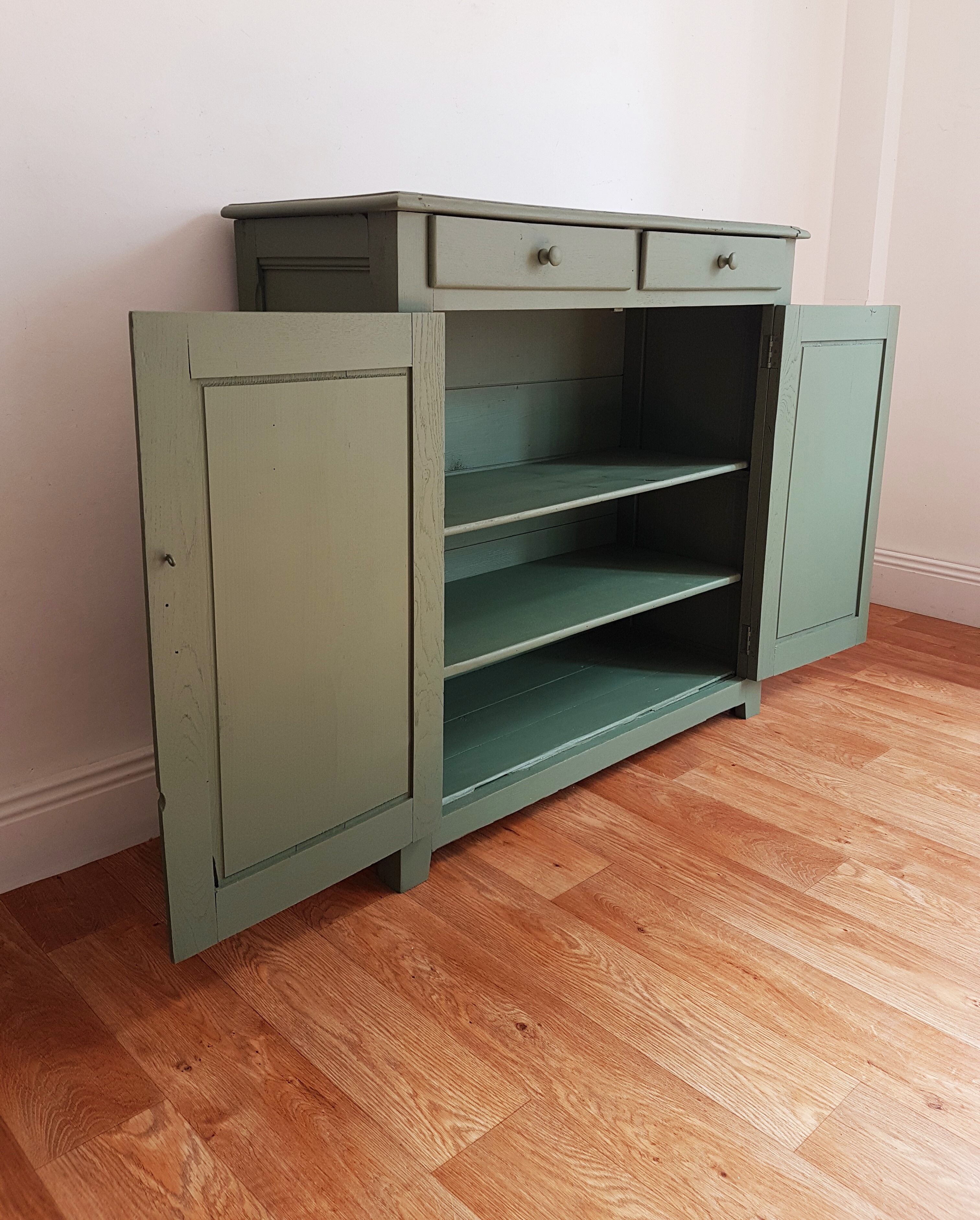 Buffet parisien vert végétal