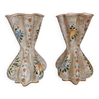 Paire de vases en faïence vintage
